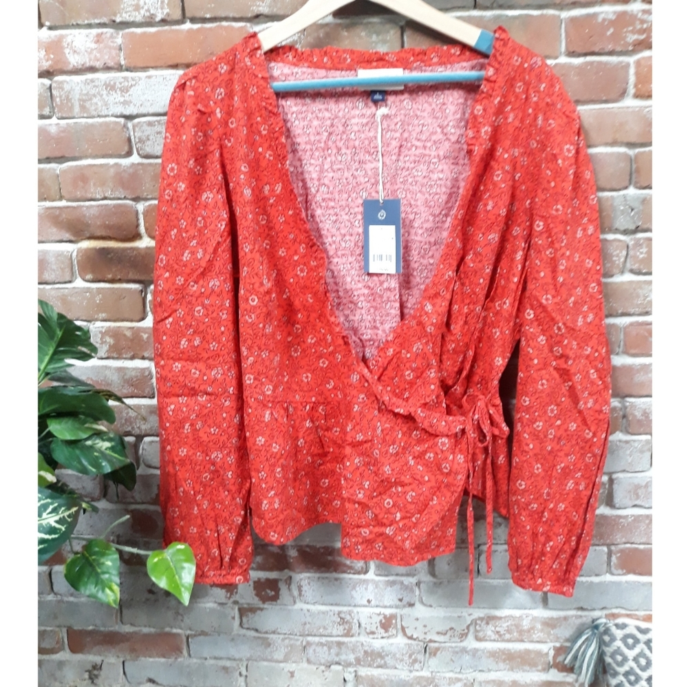Universal Thread Top